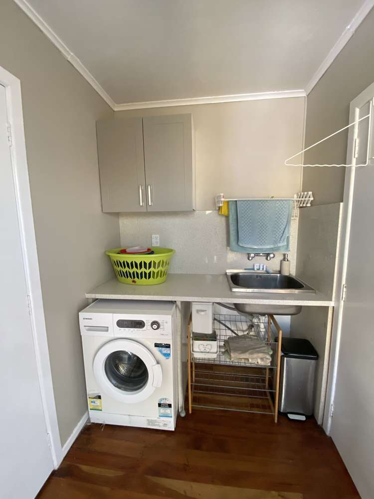 1/61 Royal View Road Te Atatu South_2