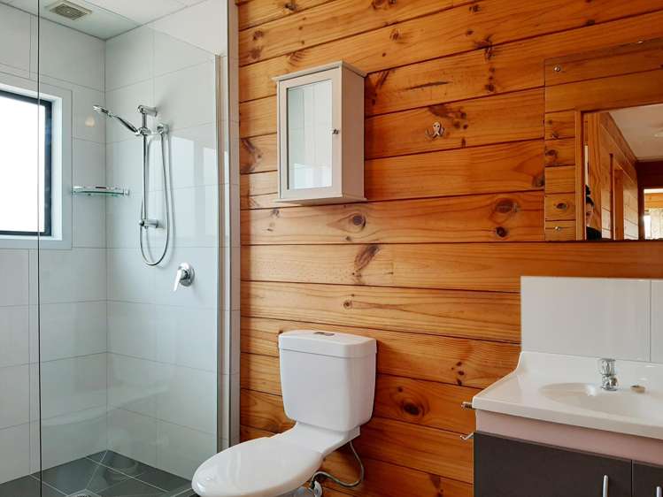 1/29 Beach Road Pahurehure_6