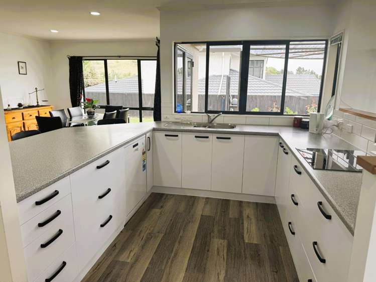 84 Churchill Drive Taradale_7