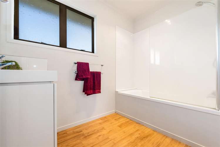 10 Chaucer Place Owhata_11