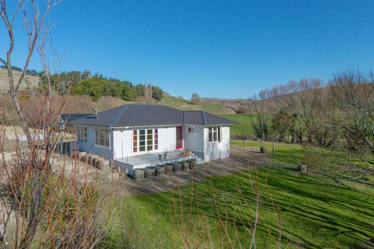 40 Jones Road Porangahau_1