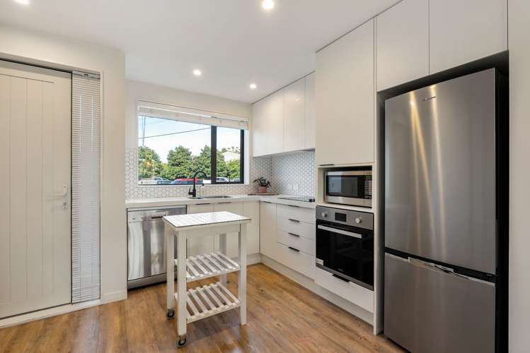 2/2 Stone Street Miramar_7