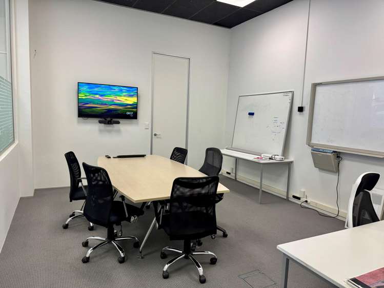 711 Victoria Street Hamilton Central_2