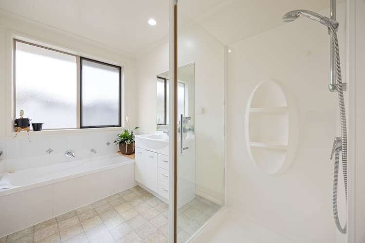 6 Saint Johns Avenue Hamilton East_13