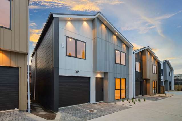 Spacious Family Living in the Heart of Sunnyhills
