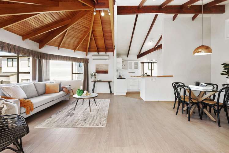 10 Borrowdace Avenue Botany Downs_1