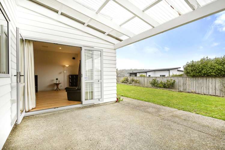 15 Paparoa Crescent Aotea_2