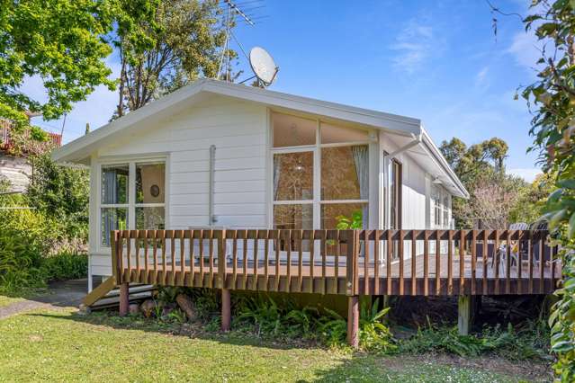 Solid 1960s Home on Freehold 809m2