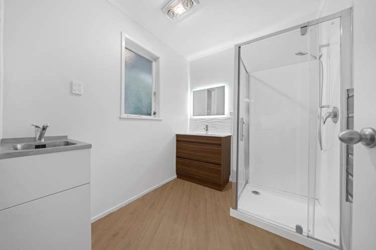 74 Vodanovich Road Te Atatu South_10