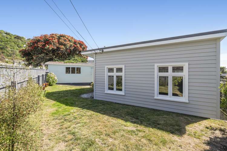 203 Sutherland Road Lyall Bay_12