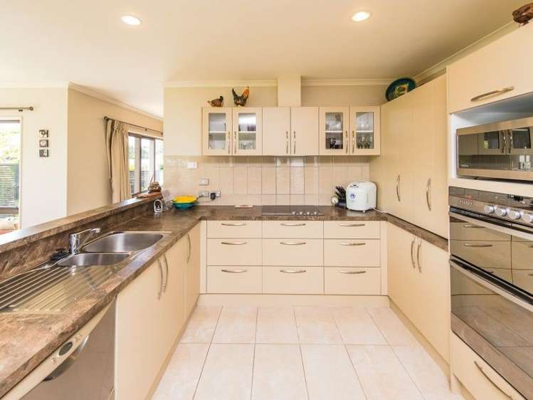 6 Lithgow Drive Otamatea_4