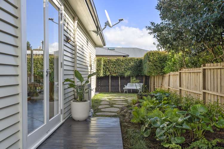 2 Ascot Avenue Narrow Neck_11