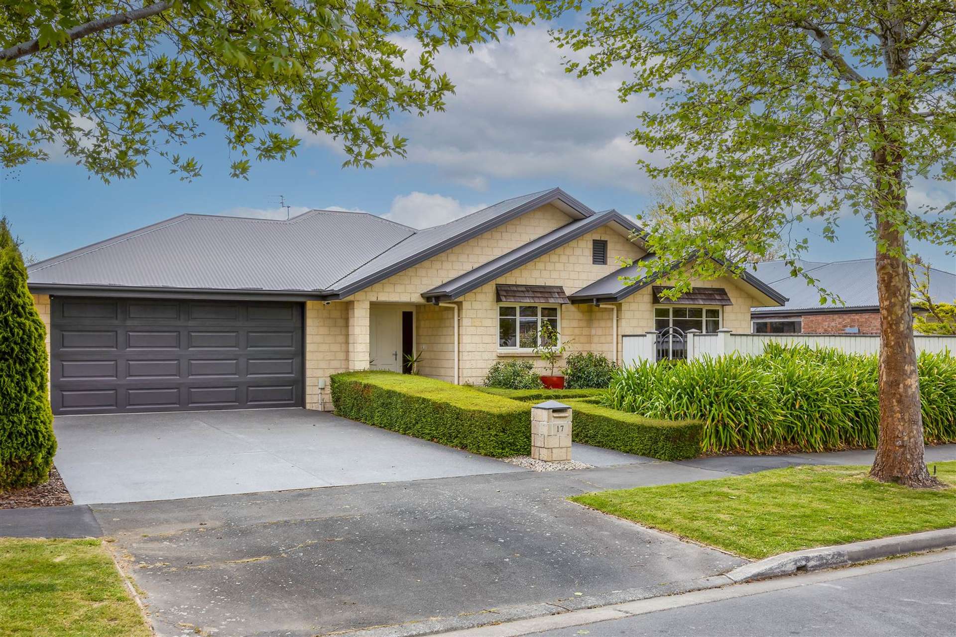 17 Riverwood Boulevard Redwood_0