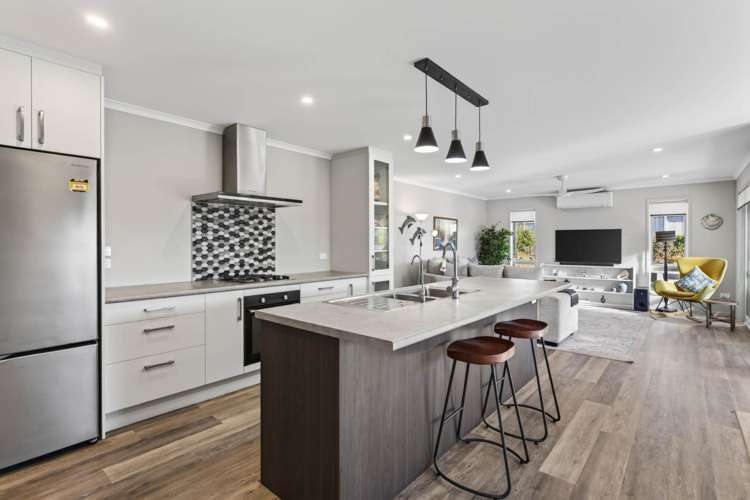 17 Olney Court One Tree Point_9