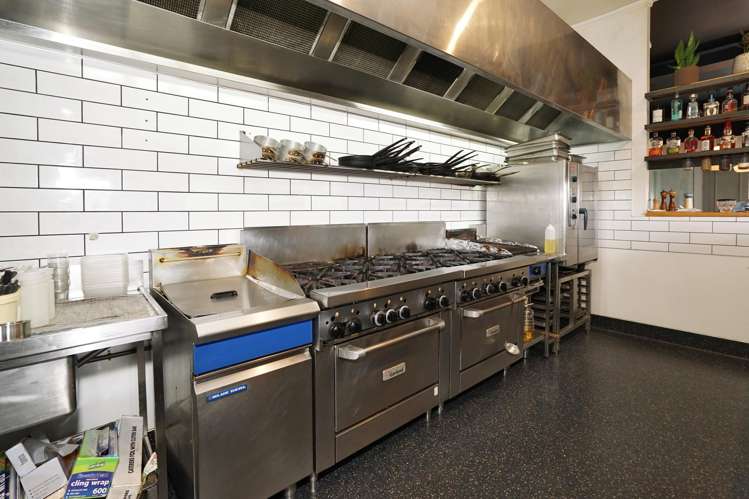 14 Anzac Parade Hamilton Central_14