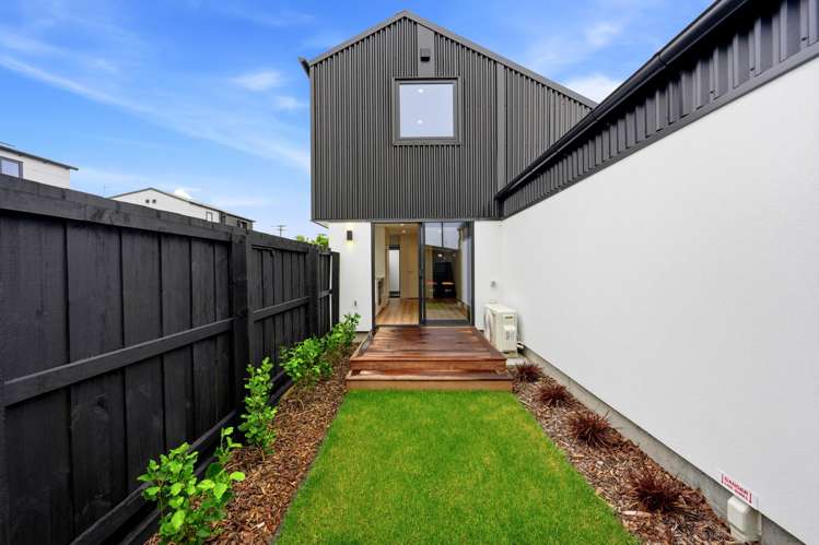 2/15 Silvester Street Woolston_6