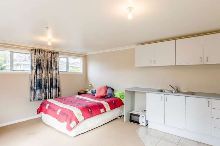 215 Fox Street Hamilton East_13