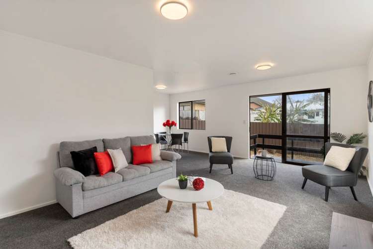 2/7 Maplesden Drive Clendon Park_11