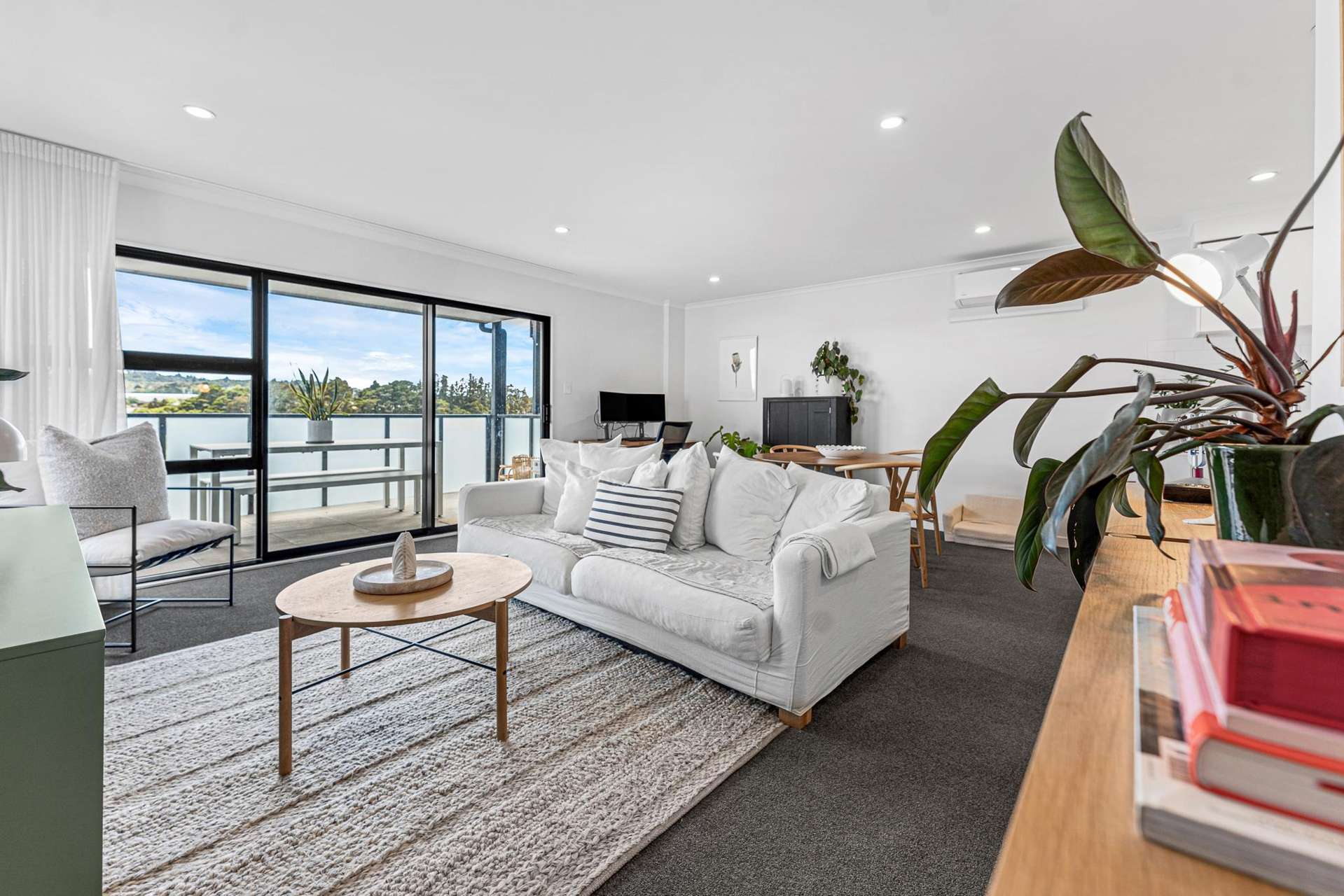 201/28 Shortfin Place Flat Bush_0