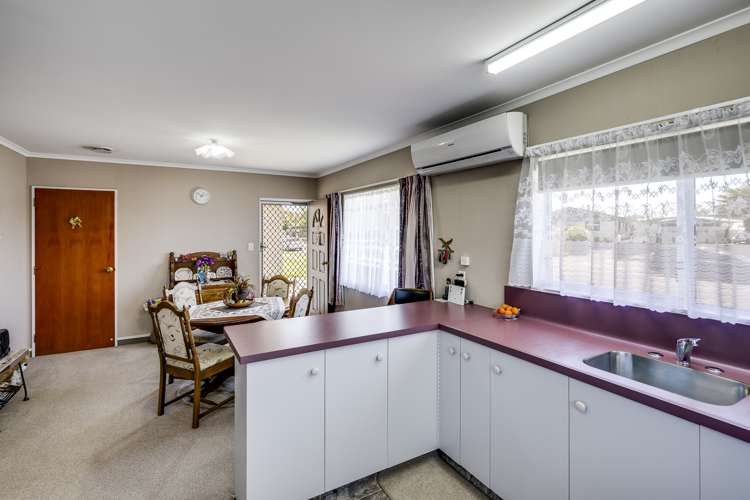2/2 Spriggs Crescent Greenmeadows_3