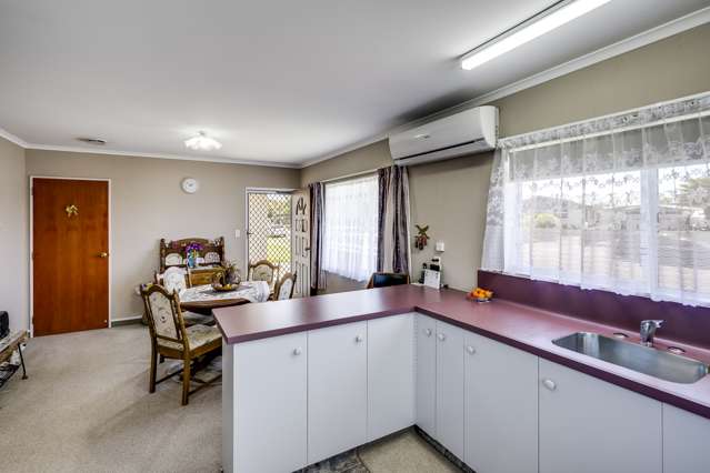 2/2 Spriggs Crescent Greenmeadows_3
