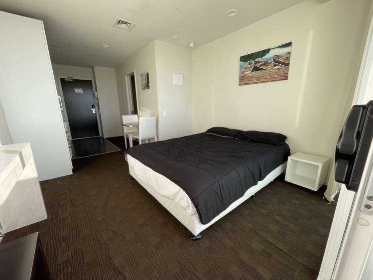 1714/10 Waterloo Quadrant Auckland Central_4