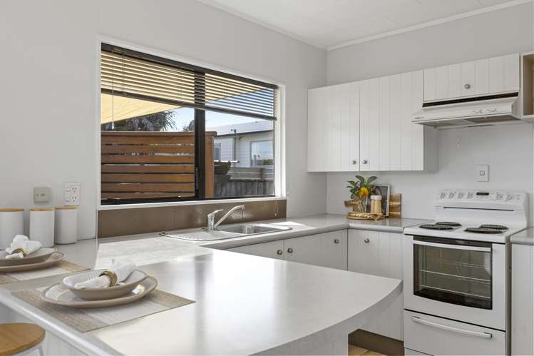 2/10 Koha Road Town Centre_8