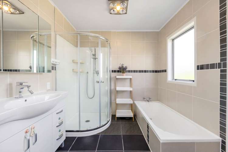 16 Tetrarch Place Totara Vale_8