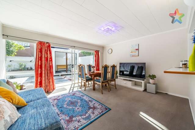 8B Wai-iti Crescent Woburn_1