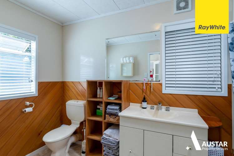  13 Lookout Drive Laingholm_17