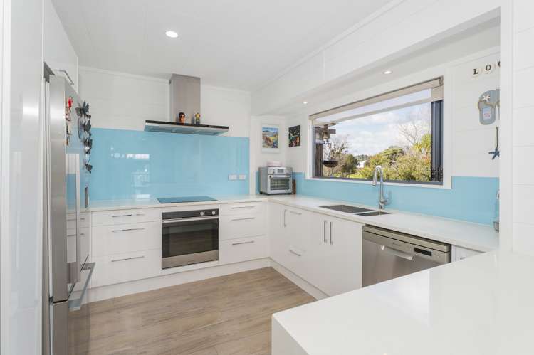 13 Martin Place Cooks Beach_2