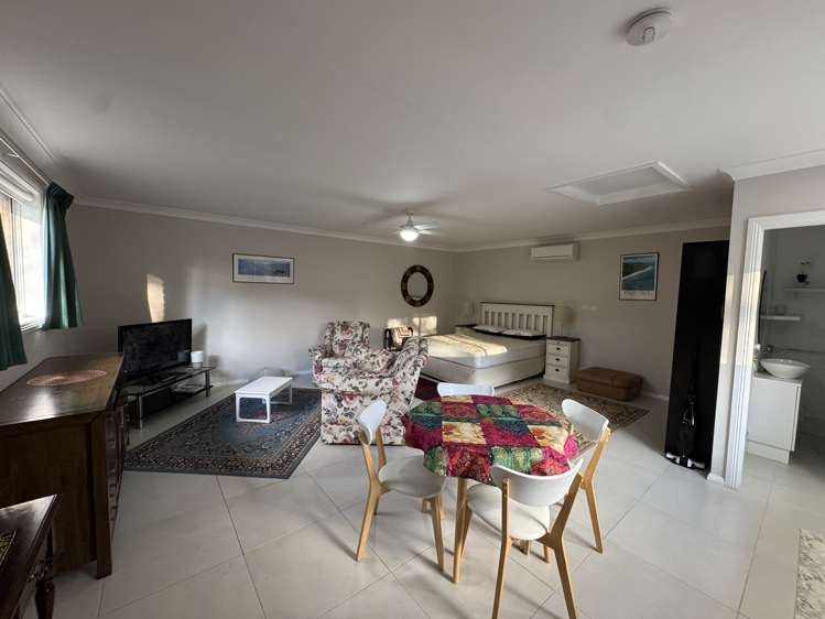 2 De Salis Drive - "Green Finch Cottage" Junee_2