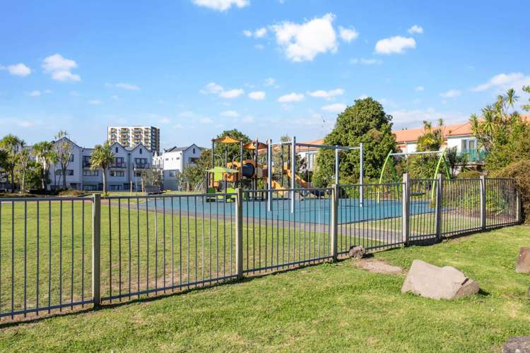 63/1 Ambrico Place New Lynn_11