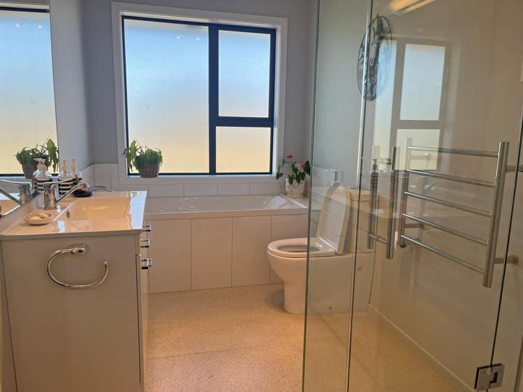 15 Dove Place Holmes Hill_13