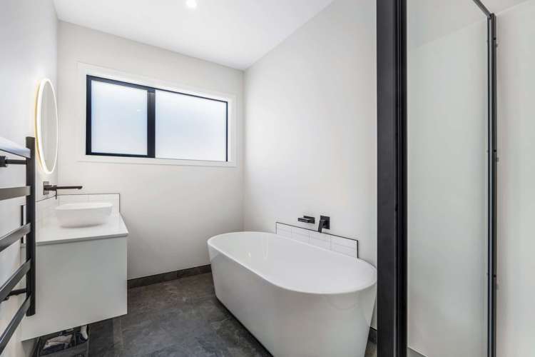 83 Magnum Drive Cromwell_12