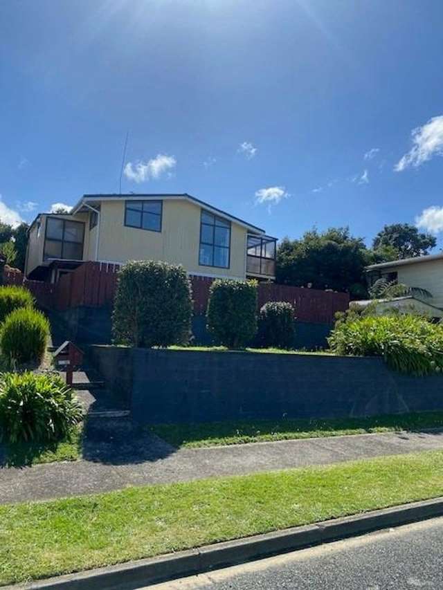 XXL FAMILY LIVING 3 BED, 2 BATH IN WESTOWN