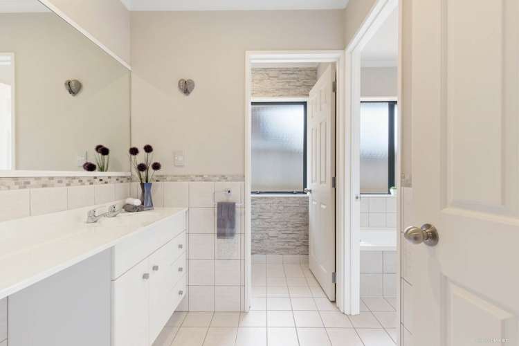 302 Hill Road The Gardens_12