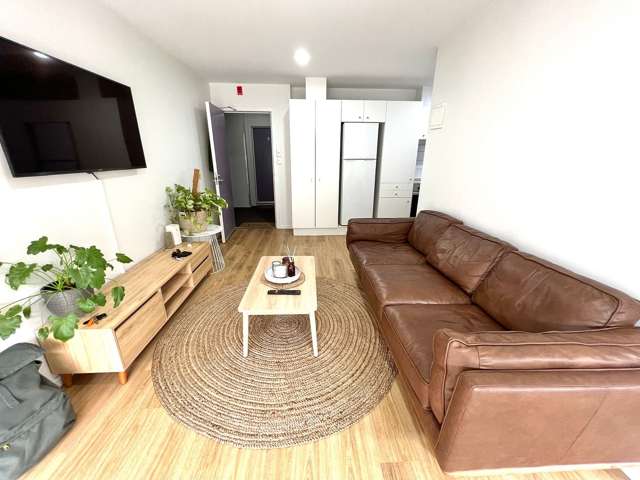 CBD 1-Bed Apartment w/ Private Courtyard