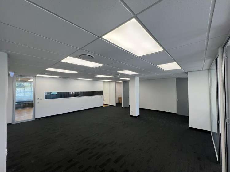 210 Main Road Tawa_12