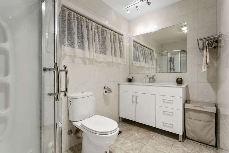 24 Martin Crescent Northcote_14