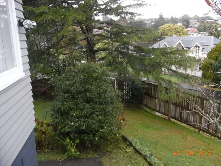 2/2 Derwent Crescent Titirangi_8