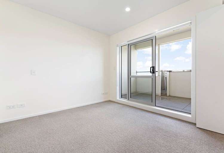 D10/60 Masons Road Oteha_5