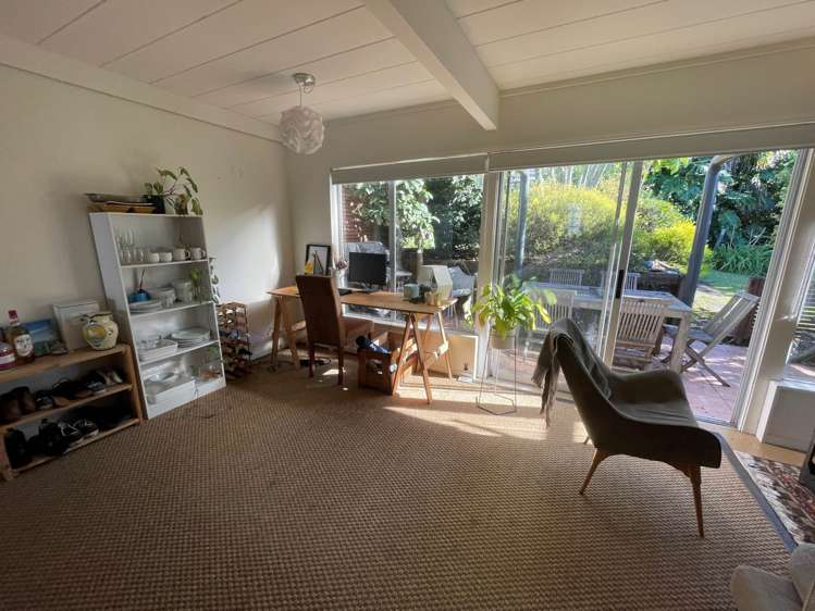 10/18 Parr Terrace Castor Bay_0