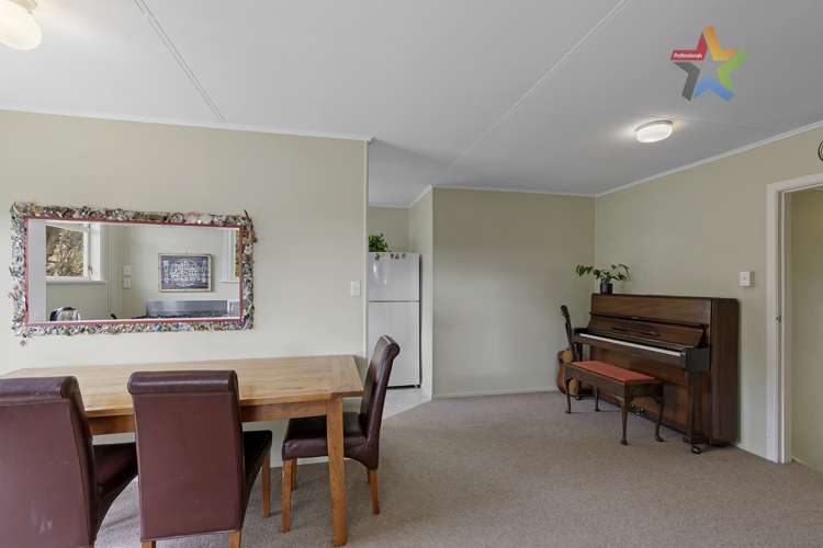 5 Tyrone Grove Wainuiomata_5