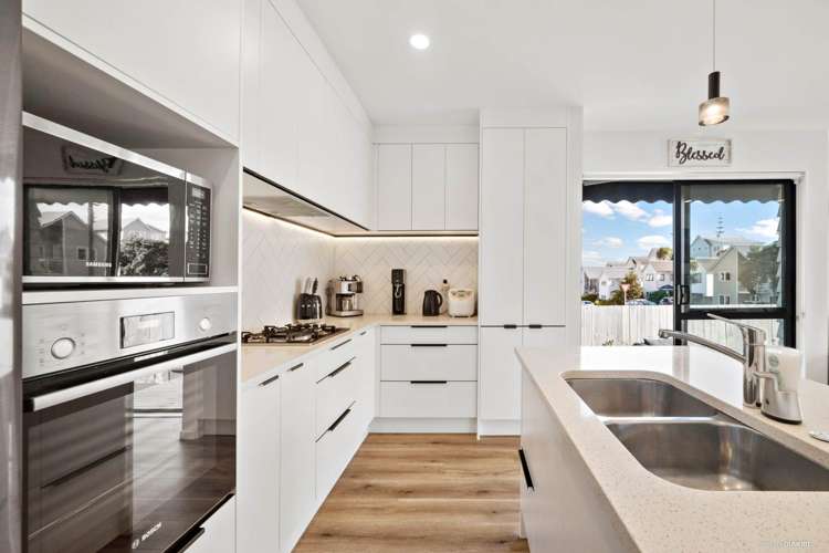 114 Parkview Drive Gulf Harbour_8