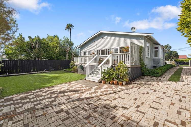 3 Fairlands Avenue 1823_22