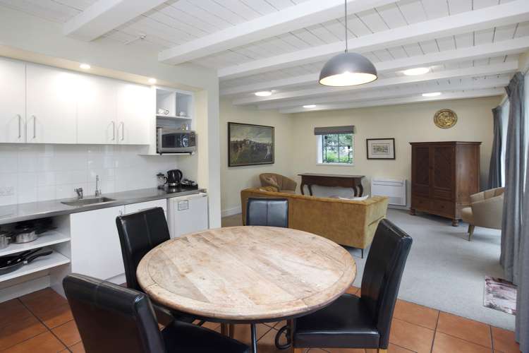 85e Beach Road Akaroa_7