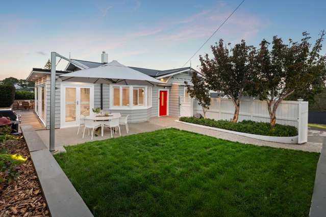 A CLASS OF ITS OWN: STUNNING FAMILY BUNGALOW!