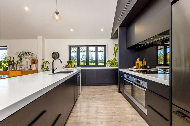 162 Beach Road East Elgin_8