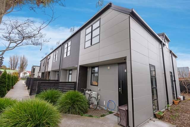 Sunlit Sanctuary - End-Unit Townhouse Opportunity